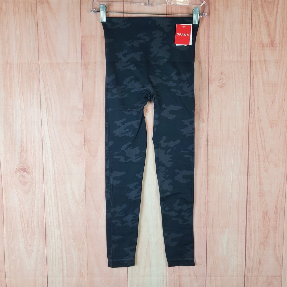 Spanx Look At Me Now Seamless Leggings Women Small Black Camouflage Stretch Yoga